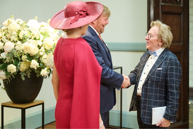 De Koning en Koningin van Nederland en B.U.C. voorzitter prof. Anton van der Geld (BeNeLux-News)